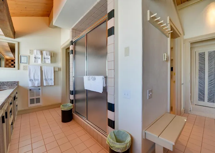 Holiday home W/ Mountain Views - Fishing On-site! *