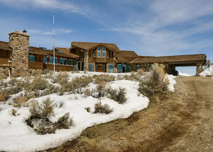 W/ Mountain Views - Fishing On-site! * Cora