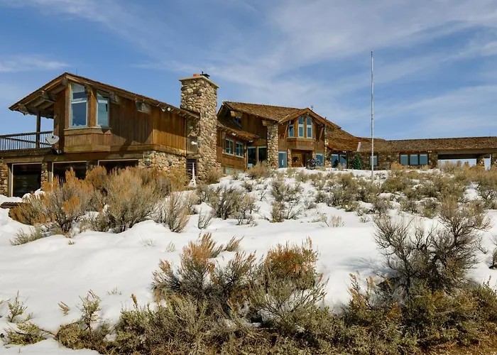 W/ Mountain Views - Fishing On-site! Holiday home