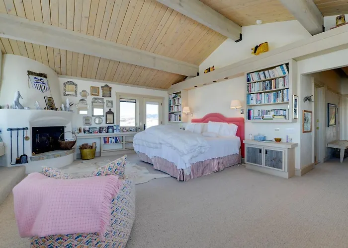Holiday home W/ Mountain Views - Fishing On-site!