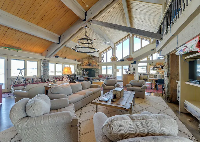 W/ Mountain Views - Fishing On-site! Cora