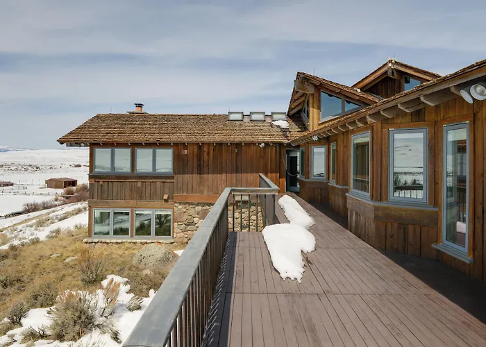 W/ Mountain Views - Fishing On-site! Cora